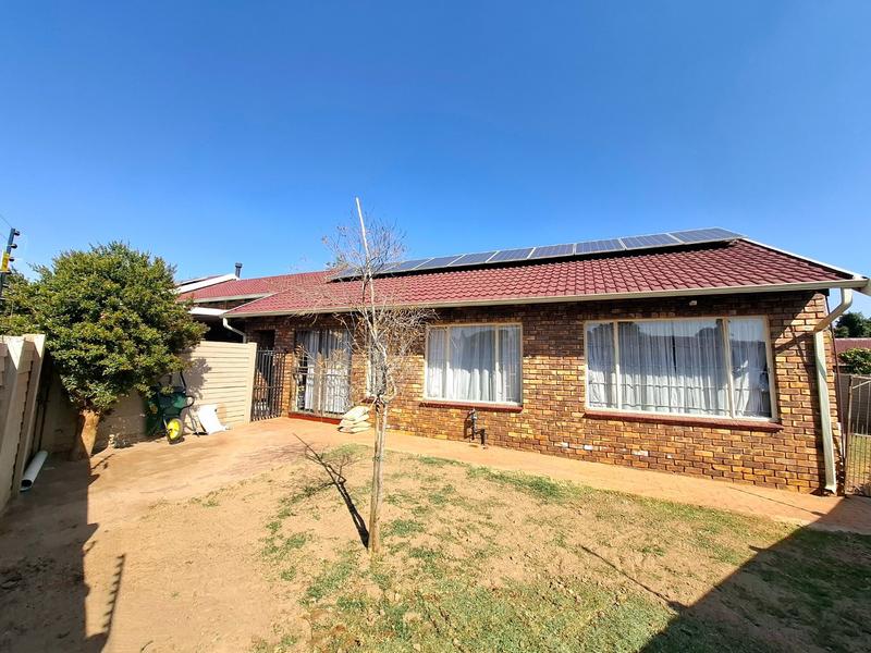 3 Bedroom Property for Sale in Pierre Van Ryneveld Gauteng