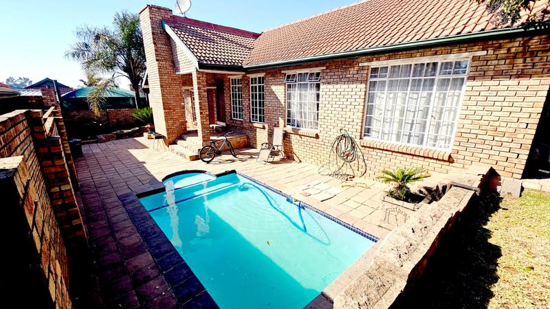 4 Bedroom Property for Sale in Castleview Gauteng