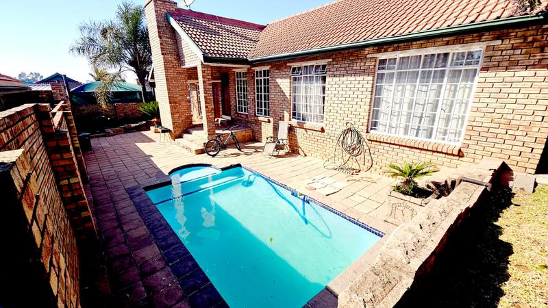 4 Bedroom Property for Sale in Castleview Gauteng
