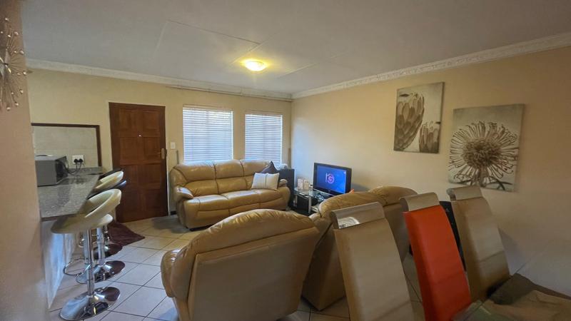 2 Bedroom Property for Sale in Monavoni Gauteng