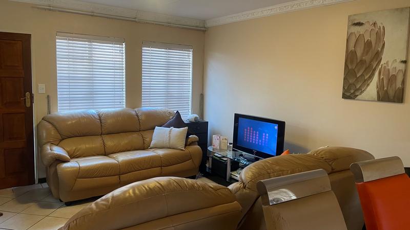2 Bedroom Property for Sale in Monavoni Gauteng