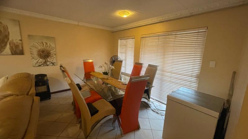 2 Bedroom Property for Sale in Monavoni Gauteng