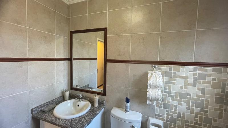 2 Bedroom Property for Sale in Monavoni Gauteng