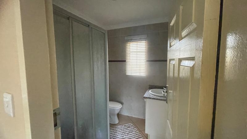 2 Bedroom Property for Sale in Monavoni Gauteng
