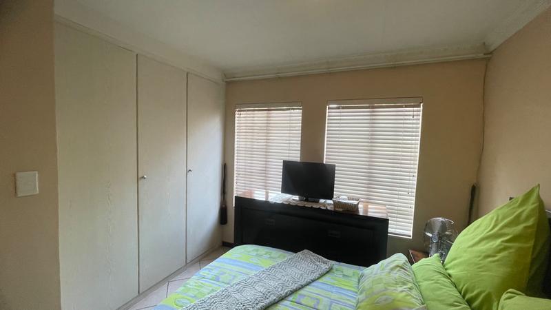 2 Bedroom Property for Sale in Monavoni Gauteng