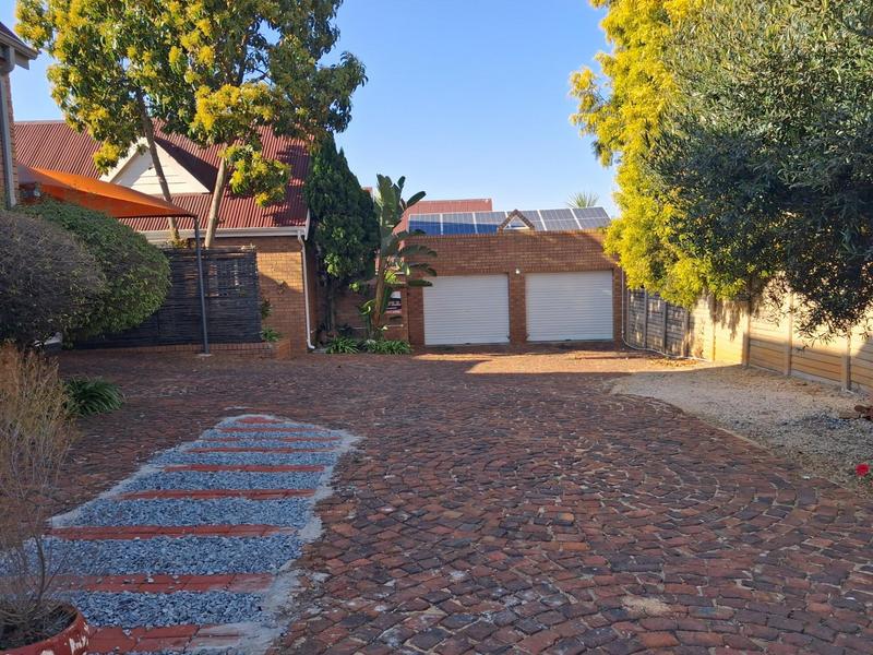 3 Bedroom Property for Sale in Garsfontein Gauteng