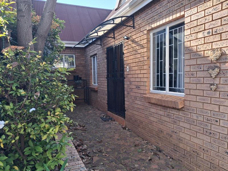 3 Bedroom Property for Sale in Garsfontein Gauteng