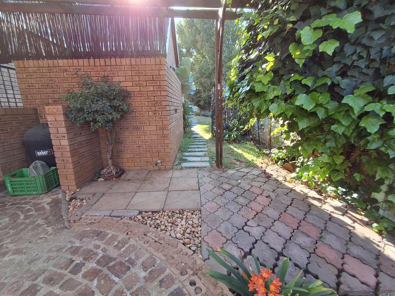 3 Bedroom Property for Sale in Garsfontein Gauteng