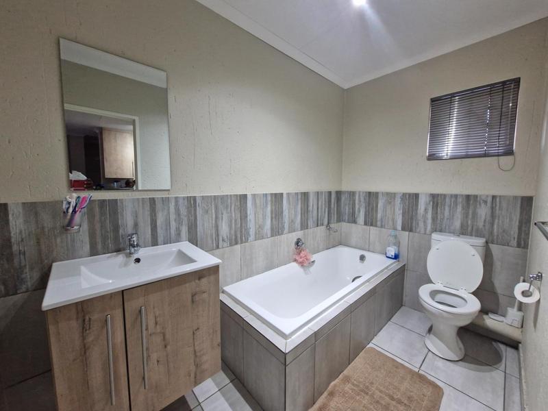2 Bedroom Property for Sale in Beyers Park Gauteng