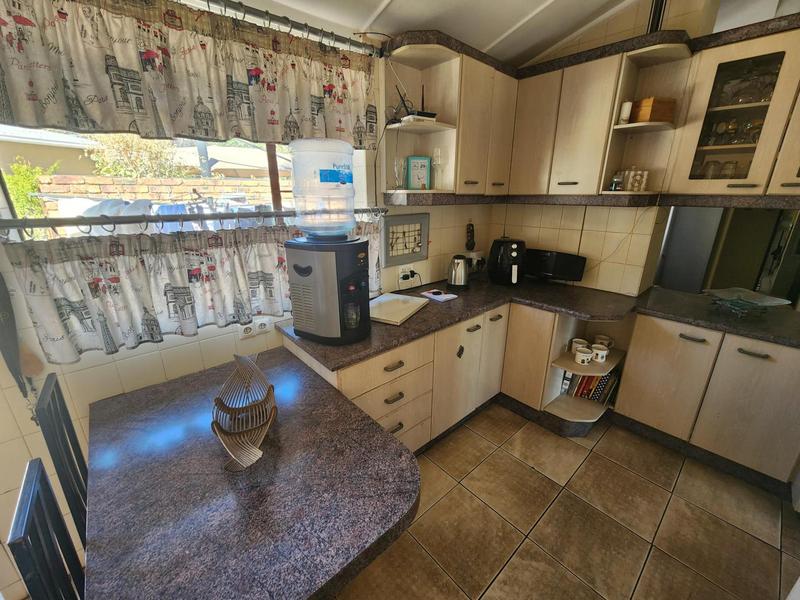 To Let 4 Bedroom Property for Rent in Valhalla Gauteng