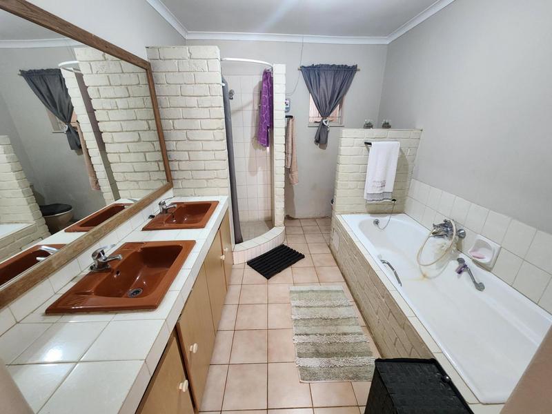To Let 4 Bedroom Property for Rent in Valhalla Gauteng
