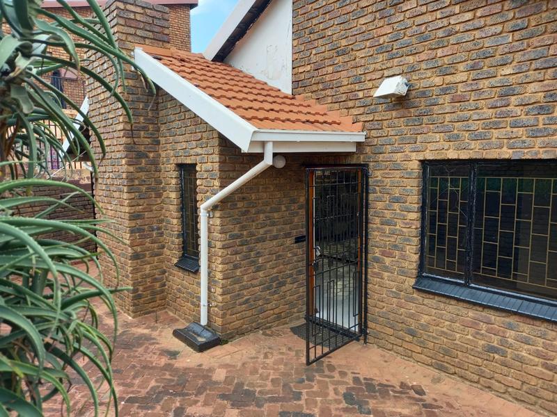 6 Bedroom Property for Sale in Laudium Gauteng
