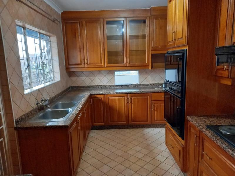 6 Bedroom Property for Sale in Laudium Gauteng