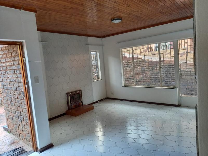 6 Bedroom Property for Sale in Laudium Gauteng