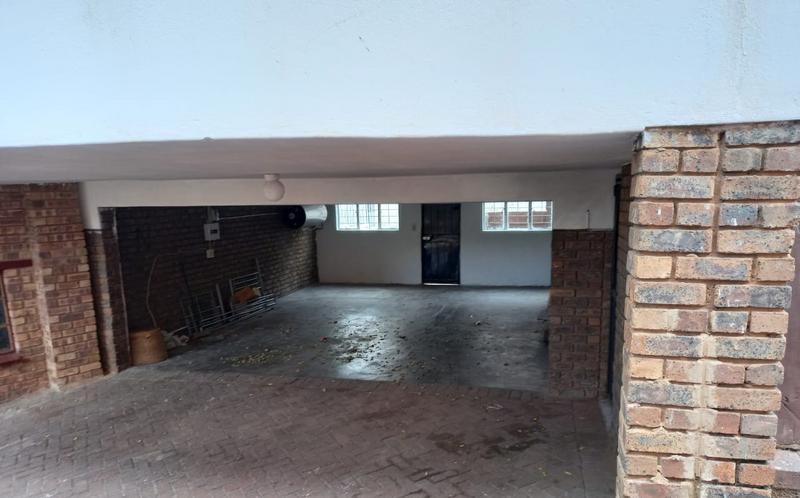 6 Bedroom Property for Sale in Laudium Gauteng
