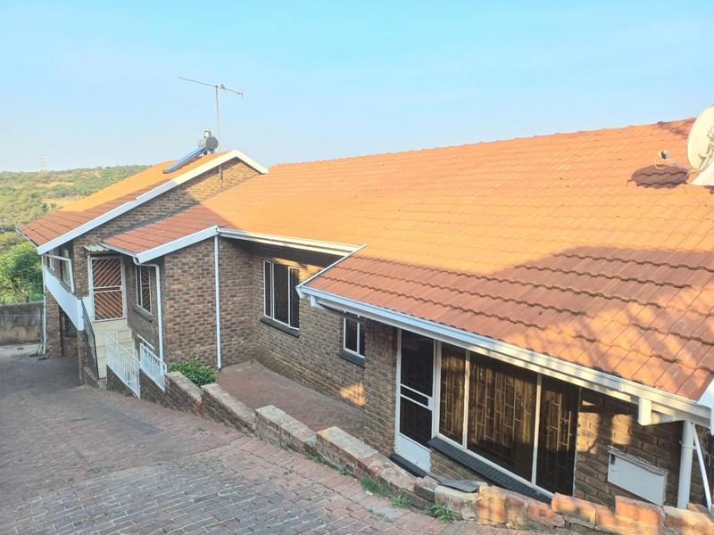 6 Bedroom Property for Sale in Laudium Gauteng