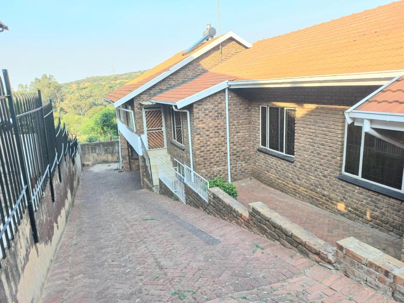 6 Bedroom Property for Sale in Laudium Gauteng
