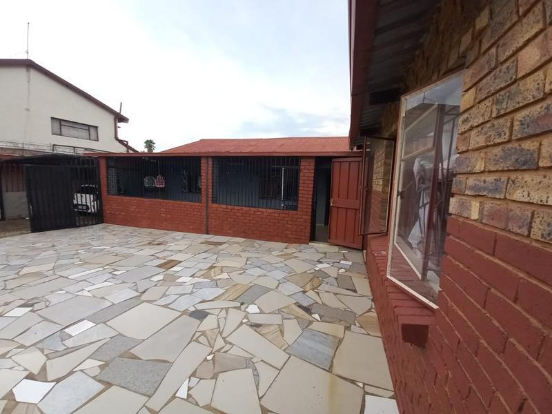 7 Bedroom Property for Sale in Laudium Gauteng
