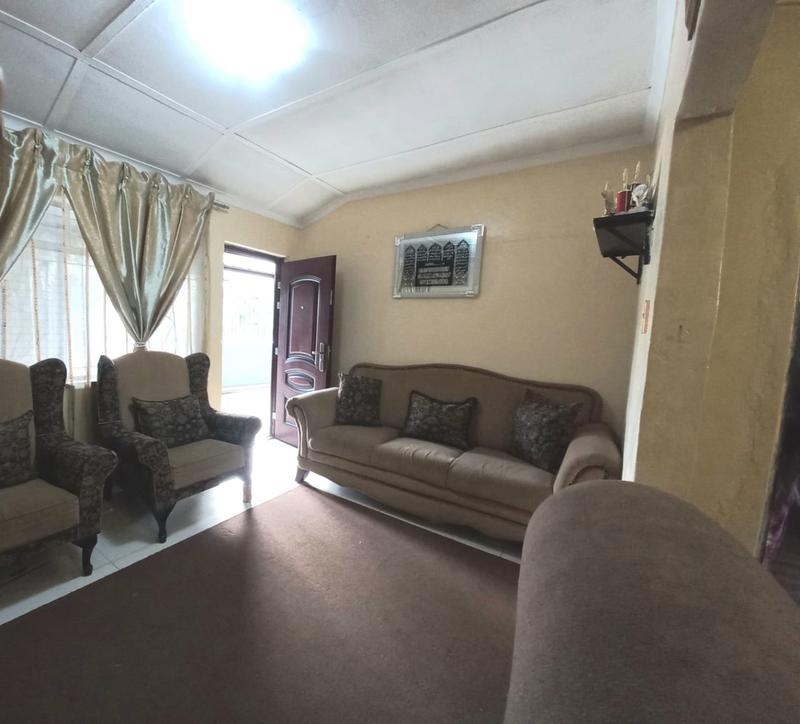 7 Bedroom Property for Sale in Laudium Gauteng