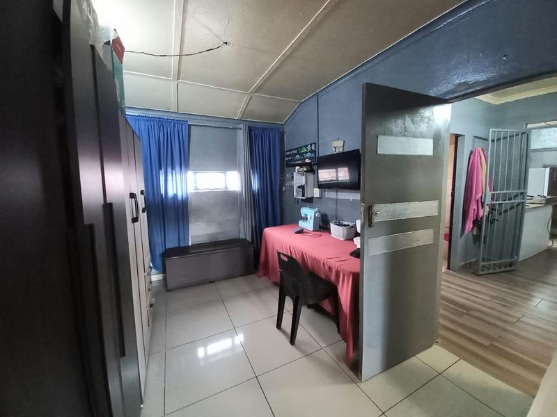 7 Bedroom Property for Sale in Laudium Gauteng