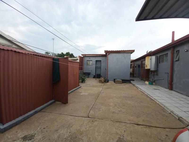 7 Bedroom Property for Sale in Laudium Gauteng