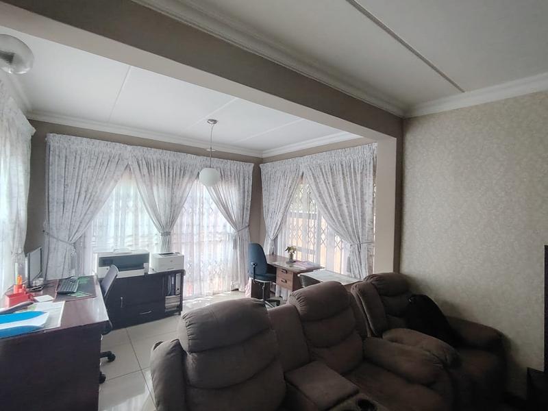 To Let 3 Bedroom Property for Rent in Radiokop Gauteng