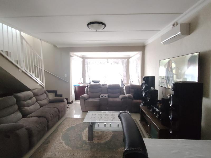 To Let 3 Bedroom Property for Rent in Radiokop Gauteng