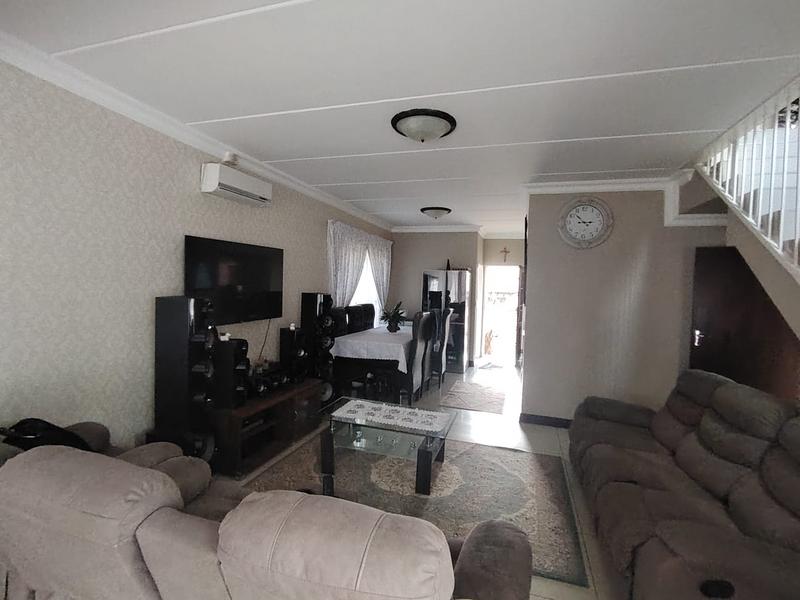 To Let 3 Bedroom Property for Rent in Radiokop Gauteng
