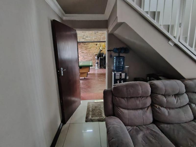 To Let 3 Bedroom Property for Rent in Radiokop Gauteng