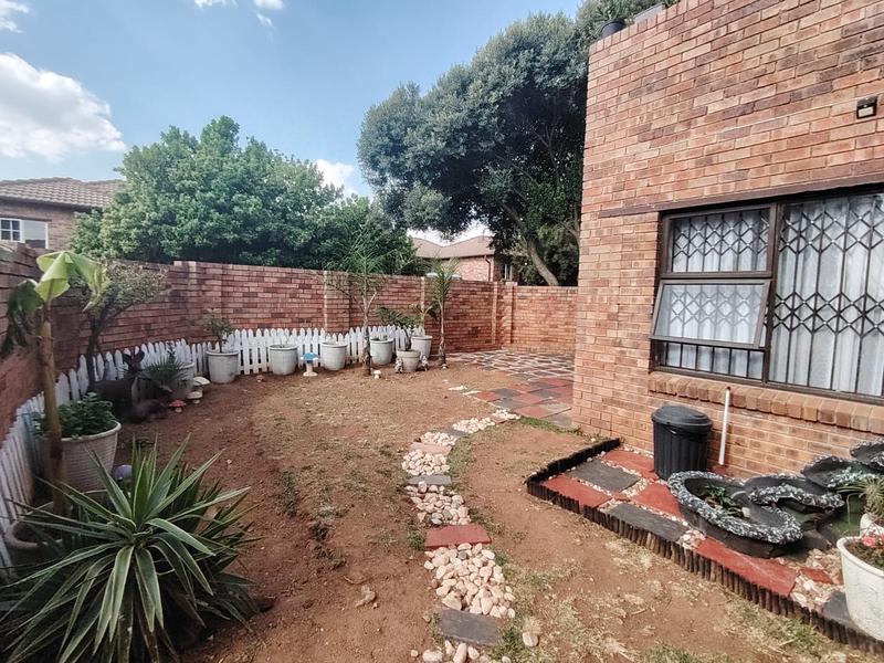 To Let 3 Bedroom Property for Rent in Radiokop Gauteng