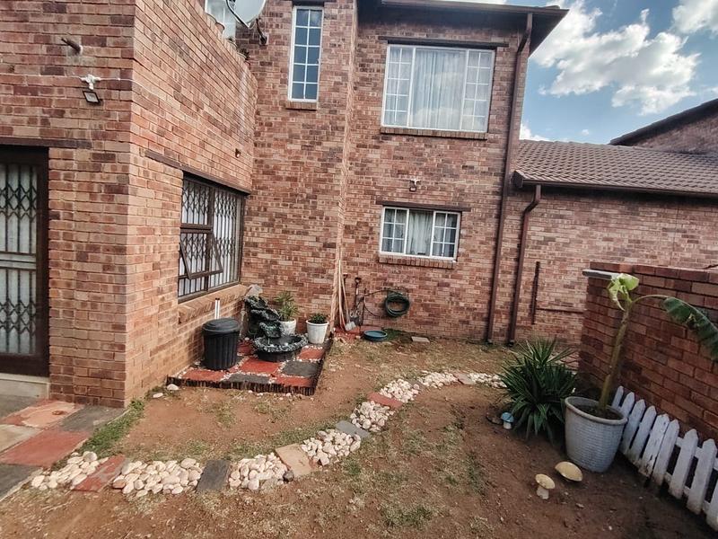 To Let 3 Bedroom Property for Rent in Radiokop Gauteng