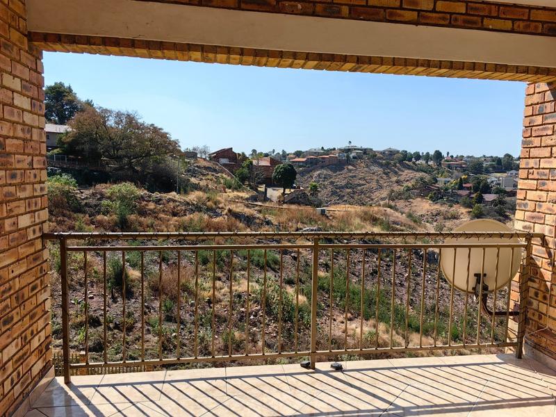 To Let 3 Bedroom Property for Rent in Rangeview Gauteng