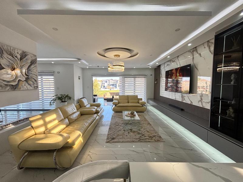 6 Bedroom Property for Sale in Blue Valley Golf Estate Gauteng