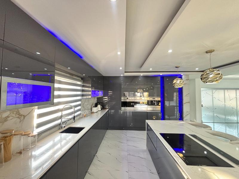 6 Bedroom Property for Sale in Blue Valley Golf Estate Gauteng