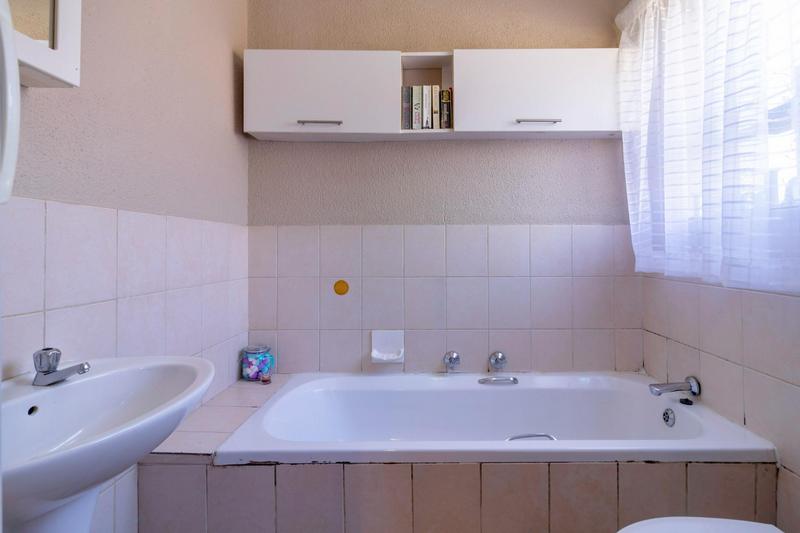 3 Bedroom Property for Sale in Wilgeheuwel Gauteng