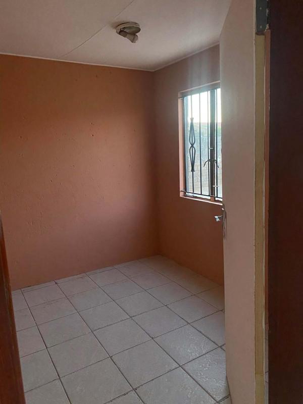To Let 3 Bedroom Property for Rent in Protea Glen Gauteng