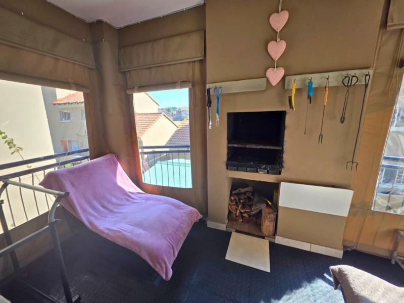 2 Bedroom Property for Sale in Glen Marais Gauteng