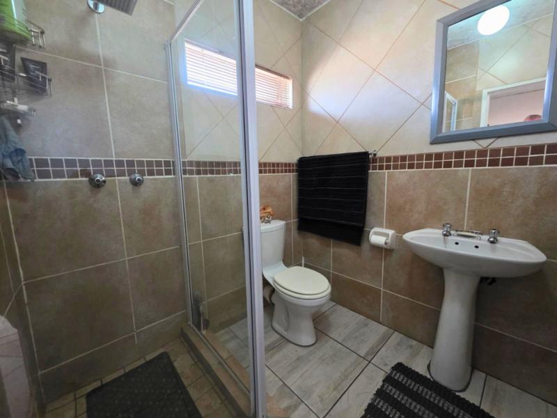 2 Bedroom Property for Sale in Glen Marais Gauteng