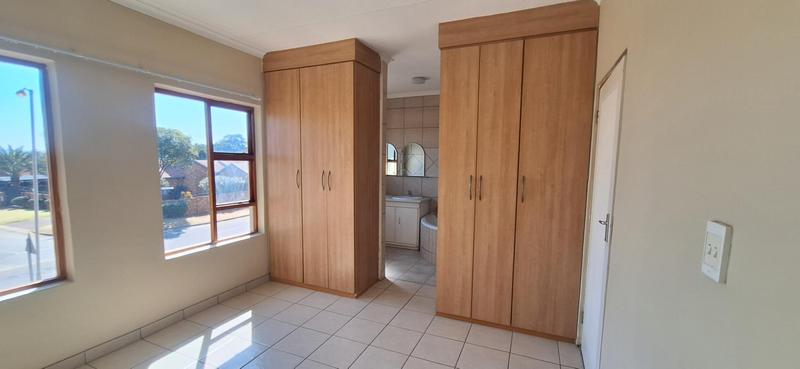 2 Bedroom Property for Sale in Garsfontein Gauteng