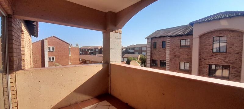 To Let 2 Bedroom Property for Rent in Die Hoewes Gauteng