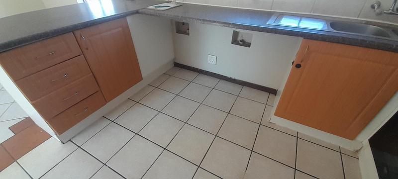 To Let 2 Bedroom Property for Rent in Die Hoewes Gauteng