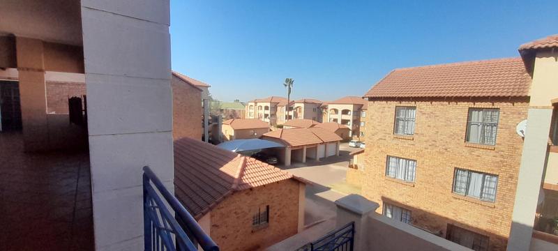 To Let 2 Bedroom Property for Rent in Die Hoewes Gauteng