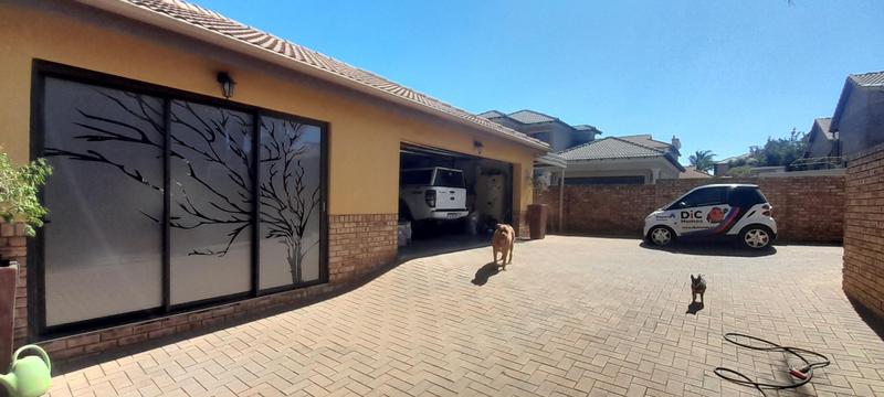 To Let 3 Bedroom Property for Rent in Amberfield Gauteng