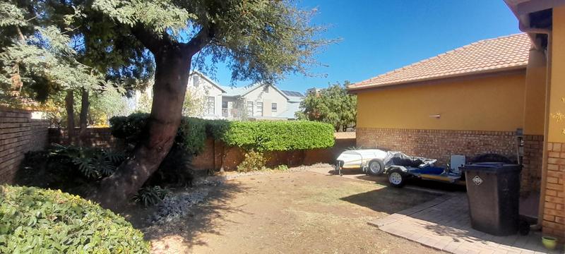 To Let 3 Bedroom Property for Rent in Amberfield Gauteng