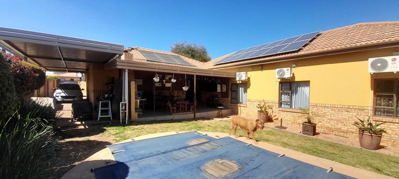 To Let 3 Bedroom Property for Rent in Amberfield Gauteng