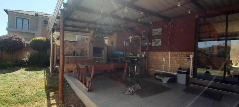 To Let 3 Bedroom Property for Rent in Amberfield Gauteng