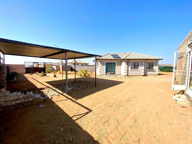 To Let 3 Bedroom Property for Rent in Azaadville Gardens Gauteng