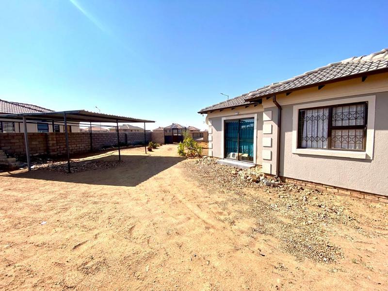 To Let 3 Bedroom Property for Rent in Azaadville Gardens Gauteng