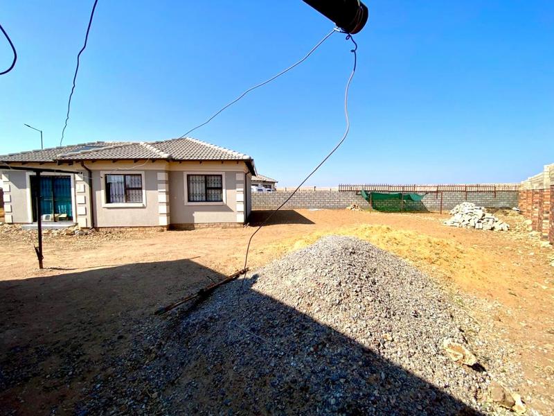 To Let 3 Bedroom Property for Rent in Azaadville Gardens Gauteng