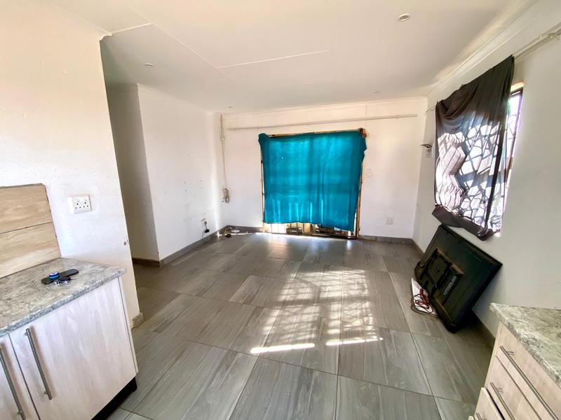 To Let 3 Bedroom Property for Rent in Azaadville Gardens Gauteng